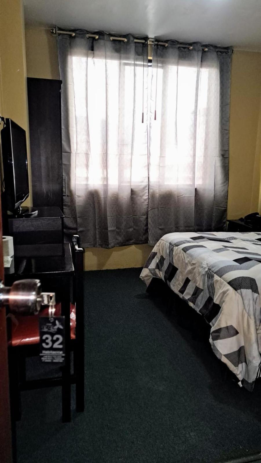 Hostal Los Lirios Loja Exteriör bild