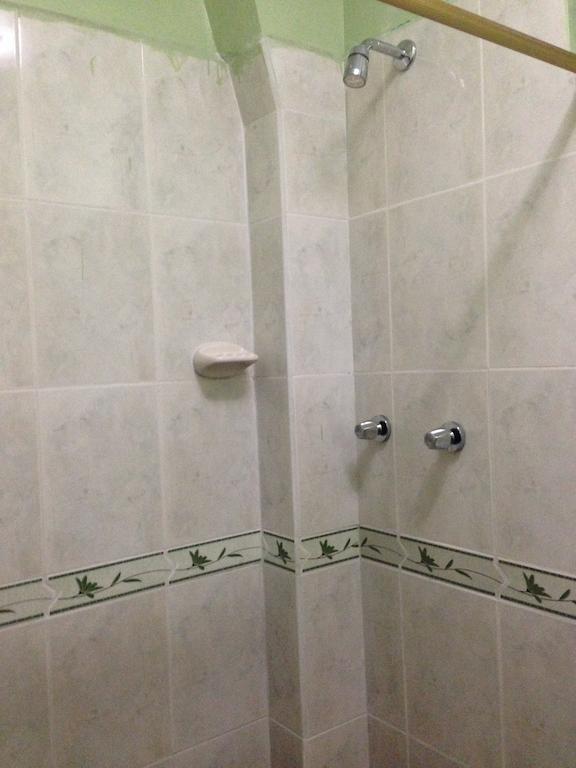 Hostal Los Lirios Loja Rum bild