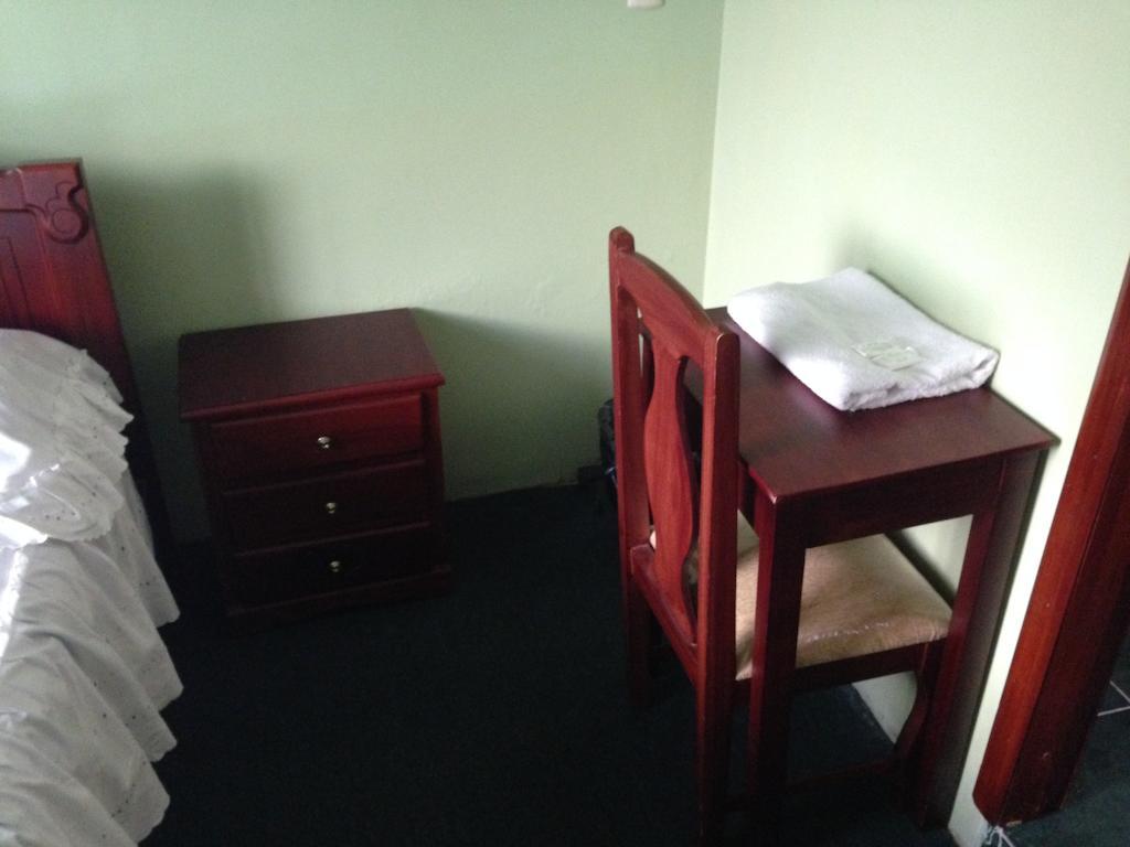 Hostal Los Lirios Loja Rum bild