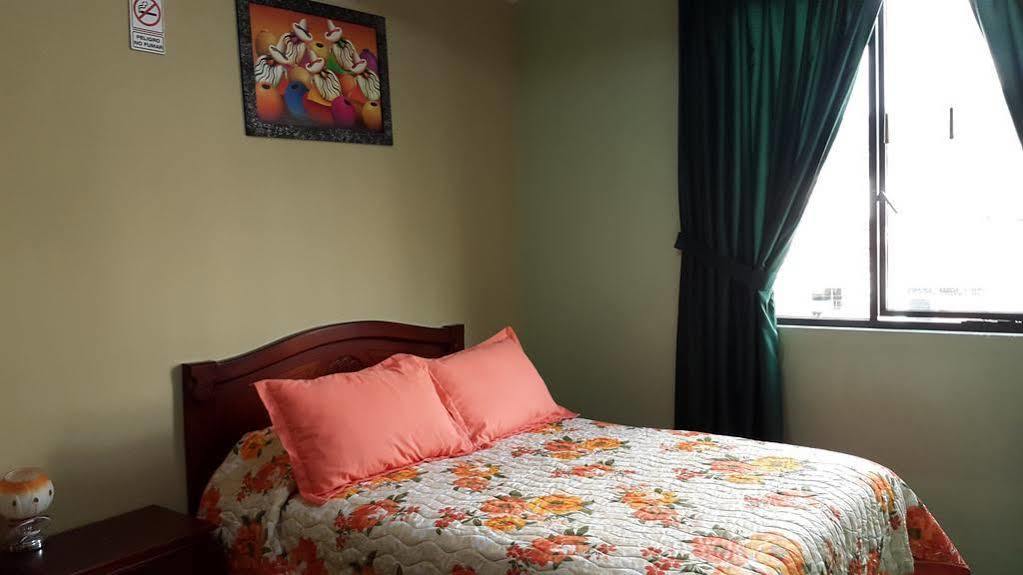 Hostal Los Lirios Loja Exteriör bild