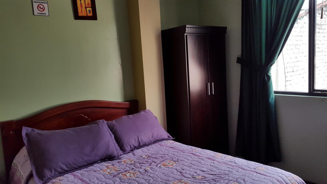 Hostal Los Lirios Loja Exteriör bild