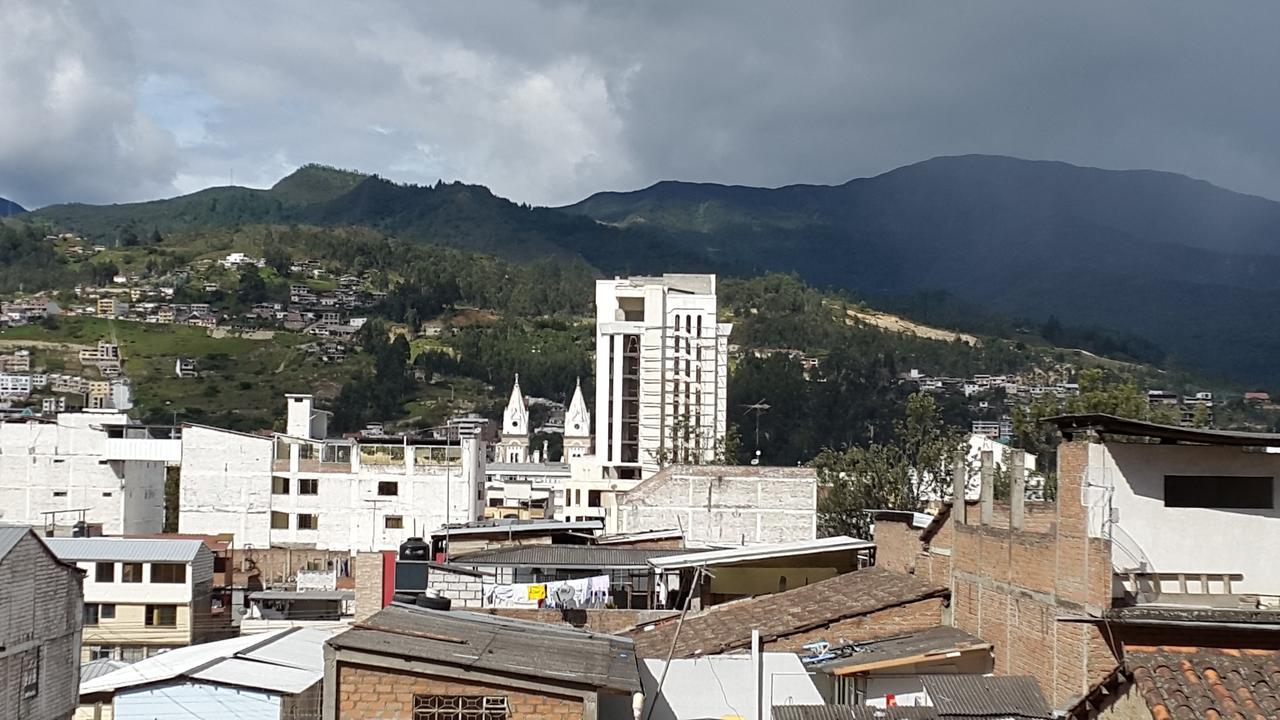 Hostal Los Lirios Loja Exteriör bild